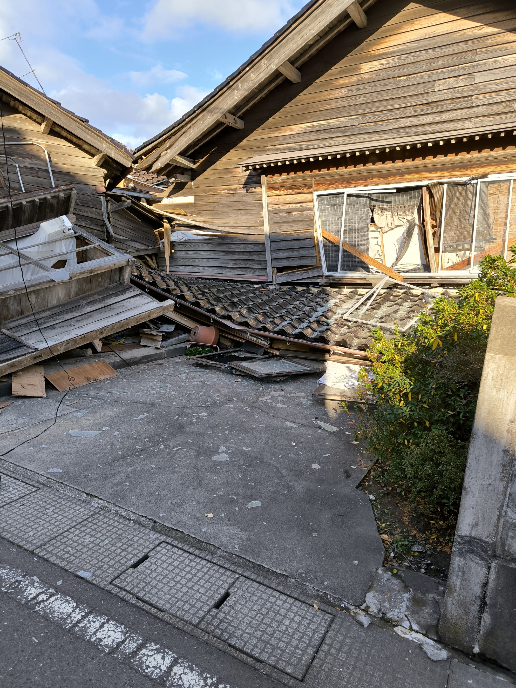 令和６年能登半島地震で被災した住宅の補修等に関する電話相談を開始