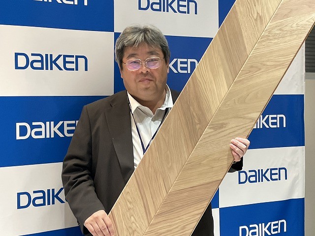 床材の新カテゴリー市場投入　基材へ直接高精細塗装