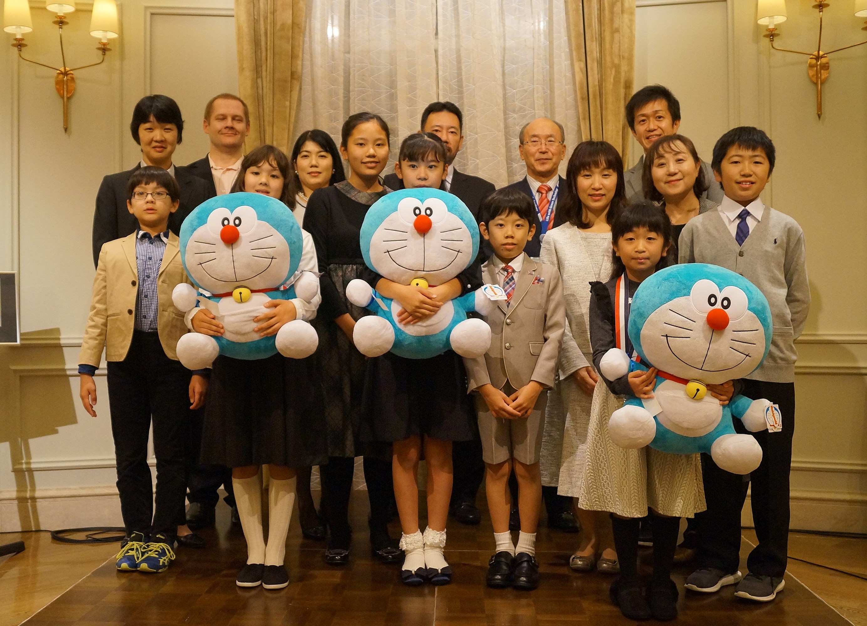 未来のとびらコンテスト1８ 小学生版 表彰式開催 三協アルミ 未来のとびらコンテスト1８ 小学生版 表彰式開催 三協アルミ